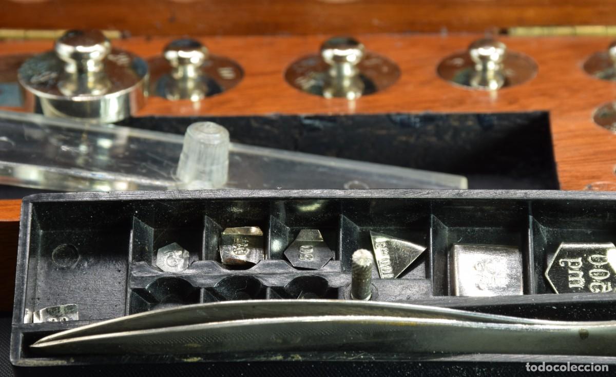 Antig&uuml;edades: Antigua caja de pesas de precision - Foto 9