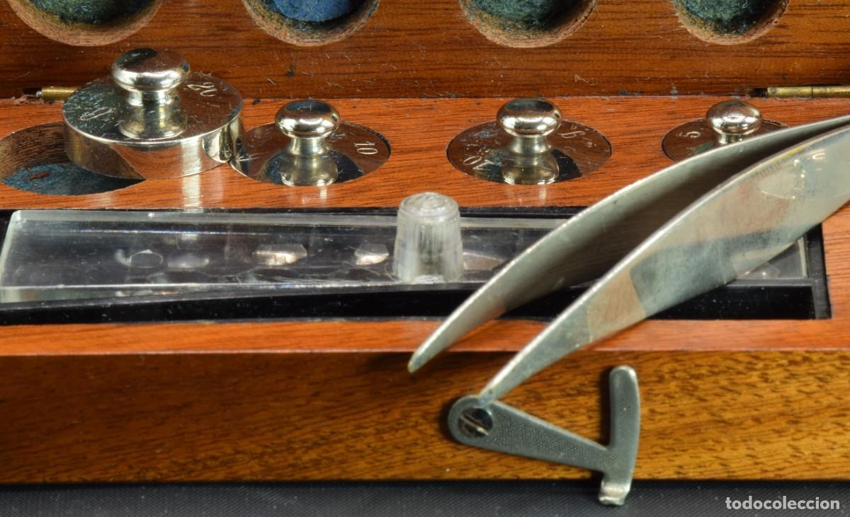 Antig&uuml;edades: Antigua caja de pesas de precision - Foto 7