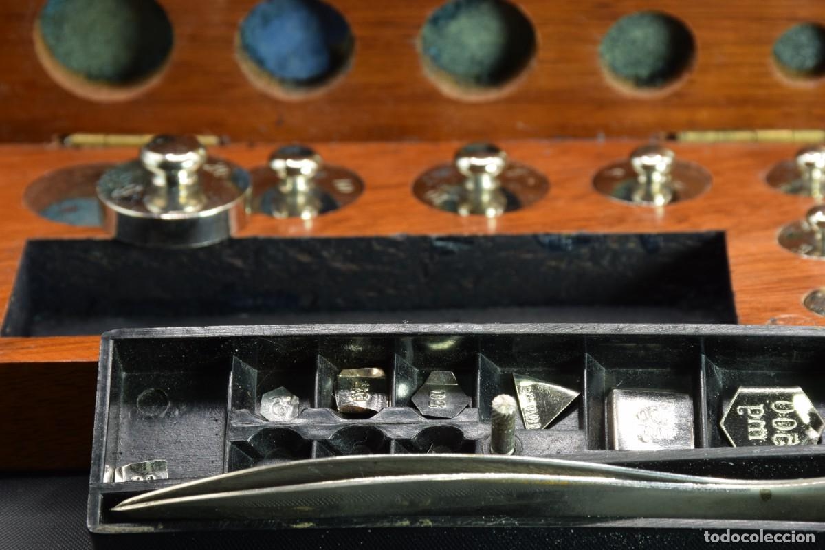 Antig&uuml;edades: Antigua caja de pesas de precision - Foto 10