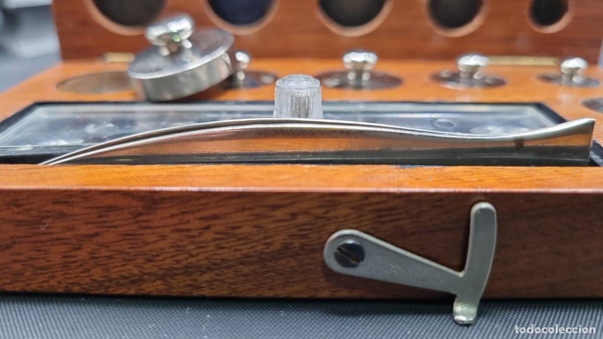 Antig&uuml;edades: Antigua caja de pesas de precision - Foto 11