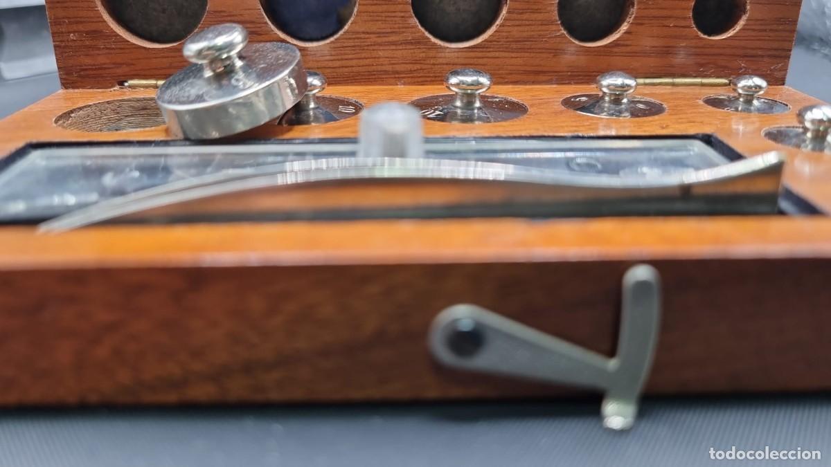 Antig&uuml;edades: Antigua caja de pesas de precision - Foto 12