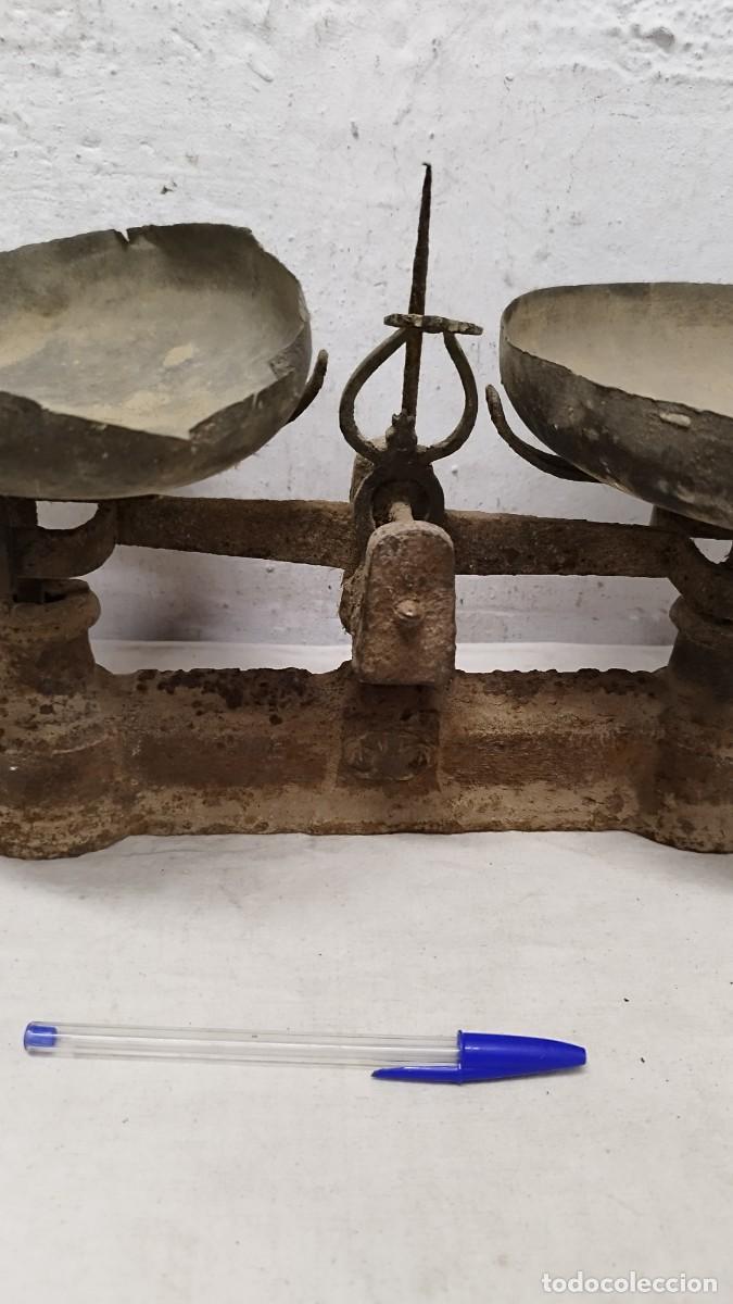Antig&uuml;edades: Antigua gran balanza a restaurar - Foto 3