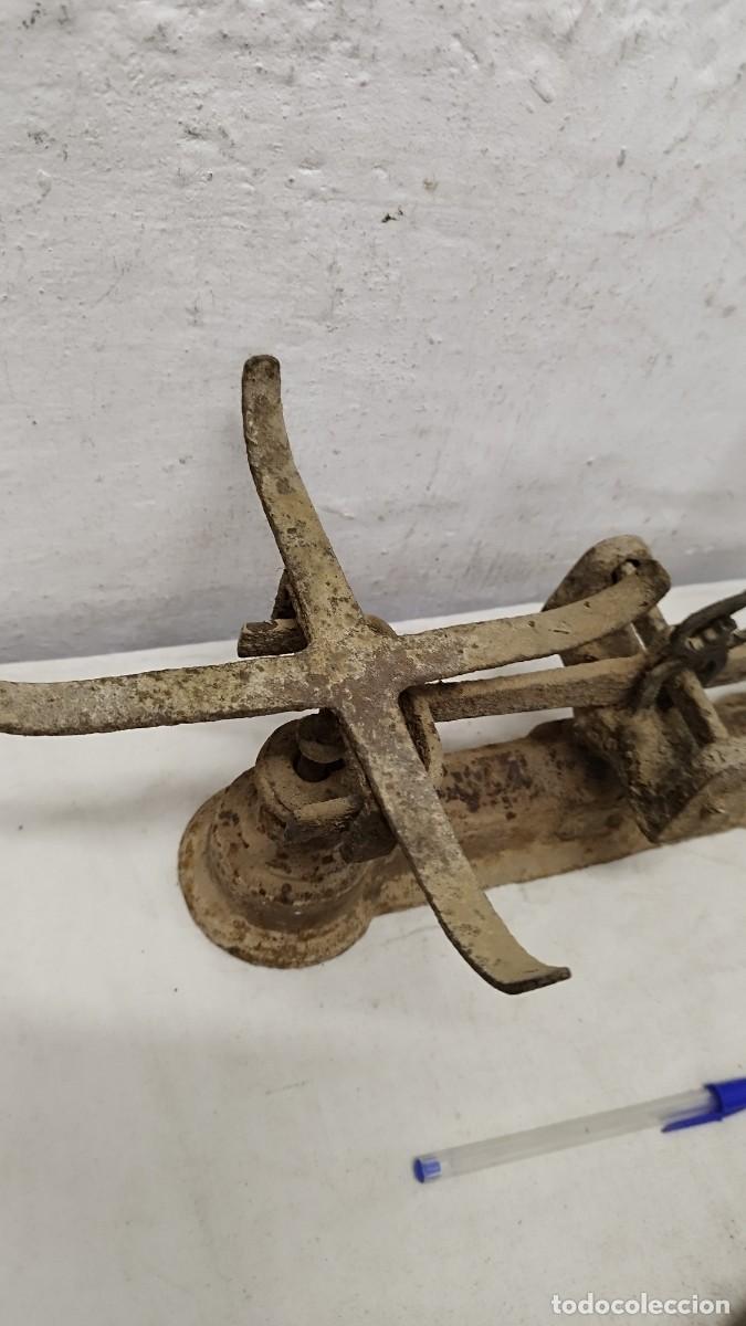 Antig&uuml;edades: Antigua gran balanza a restaurar - Foto 11