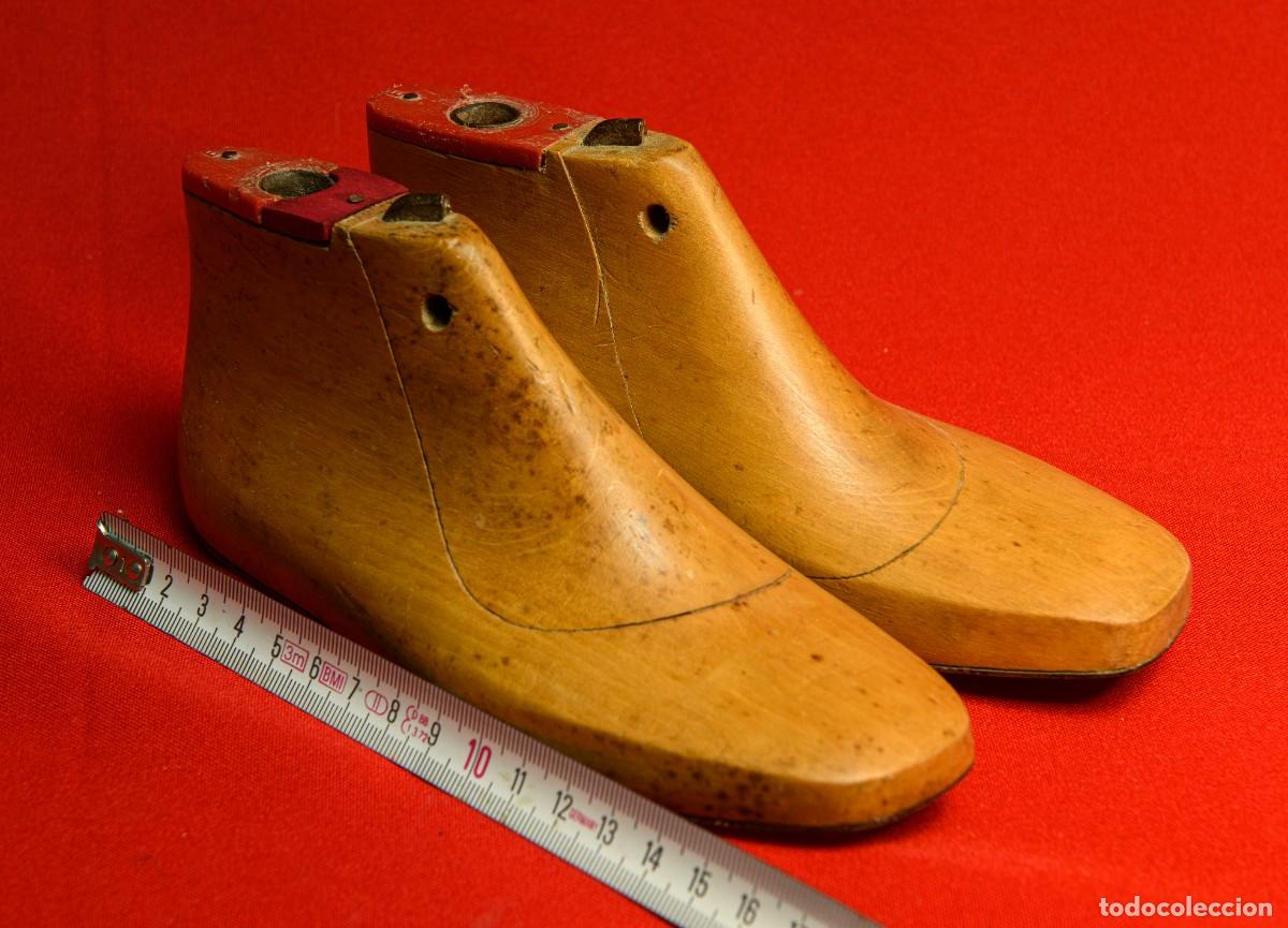 Antig&uuml;edades: Hormas peque&ntilde;as de madera de zapatero - Foto 2
