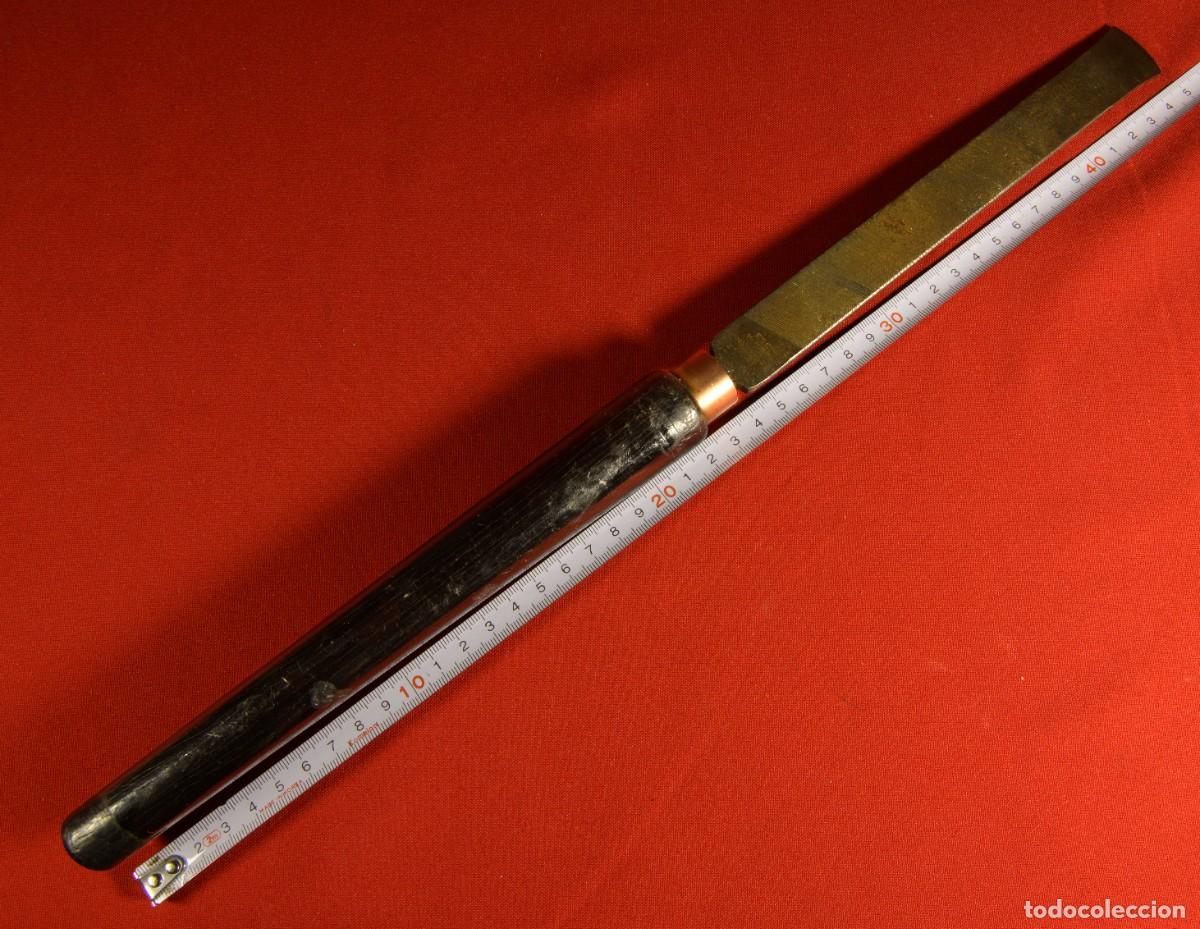 Antig&uuml;edades: Cuchilla forjada de una lima para tornear madera en un torno - Foto 1