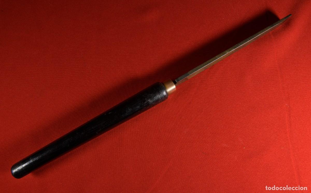 Antig&uuml;edades: Cuchilla forjada de una lima para tornear madera en un torno - Foto 2