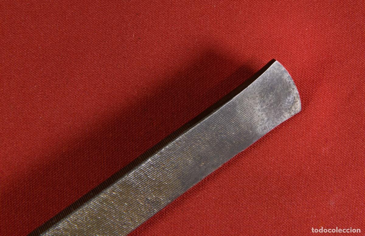 Antig&uuml;edades: Cuchilla forjada de una lima para tornear madera en un torno - Foto 4