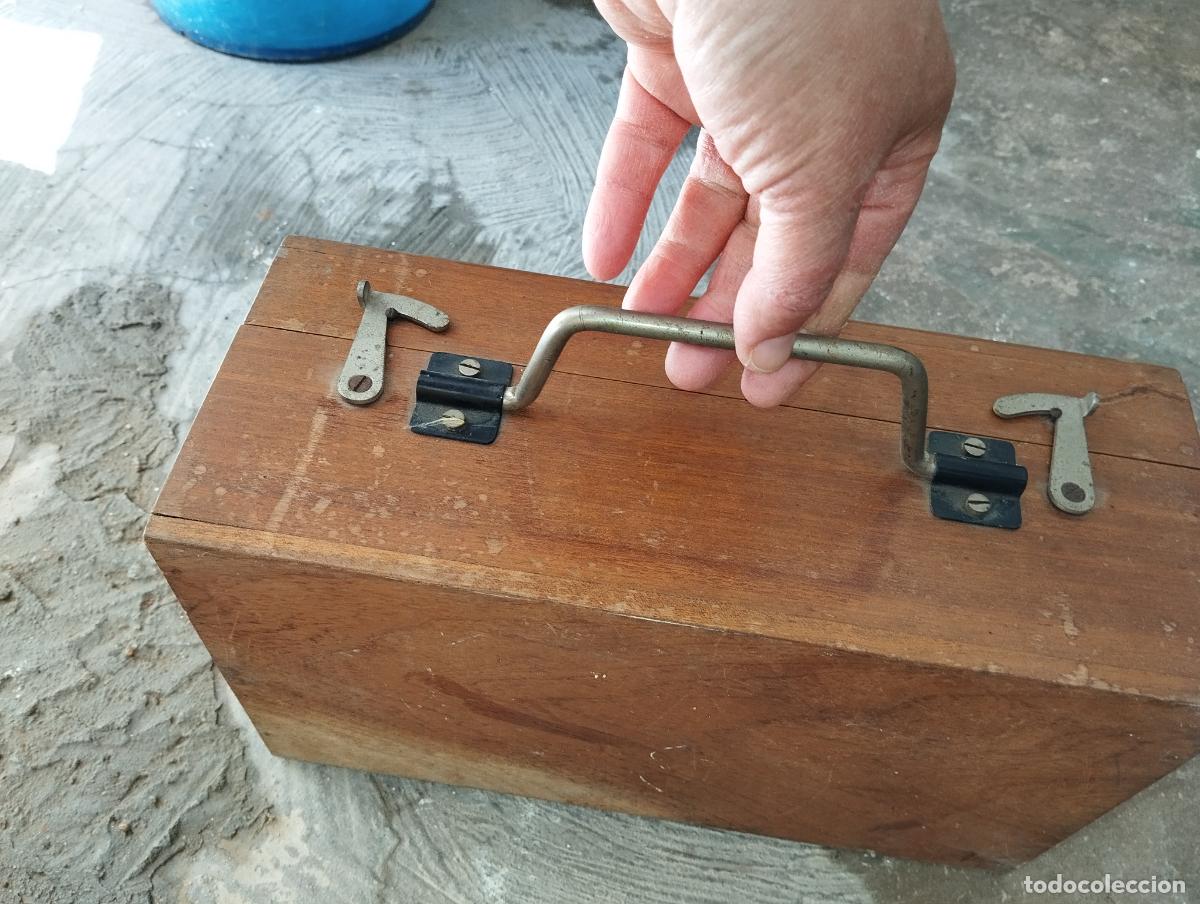 Antig&uuml;edades: CAJA ESTUCHE DE MADERA DE APARATO CIENT&Iacute;FICO POSIBLE MICROSC&Oacute;PIO - Foto 2