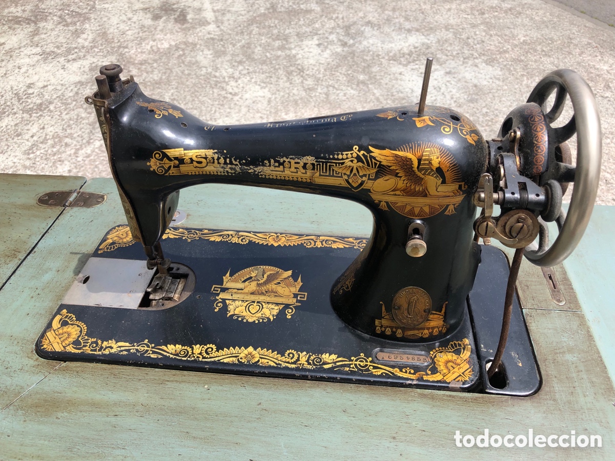 Antig&uuml;edades: Maquina de coser SINGER con mueble - Foto 4