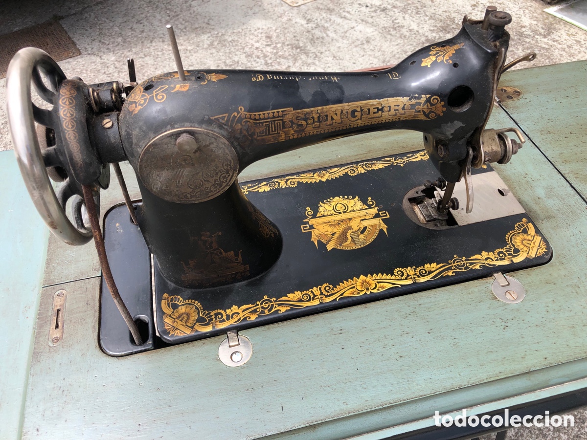 Antig&uuml;edades: Maquina de coser SINGER con mueble - Foto 5