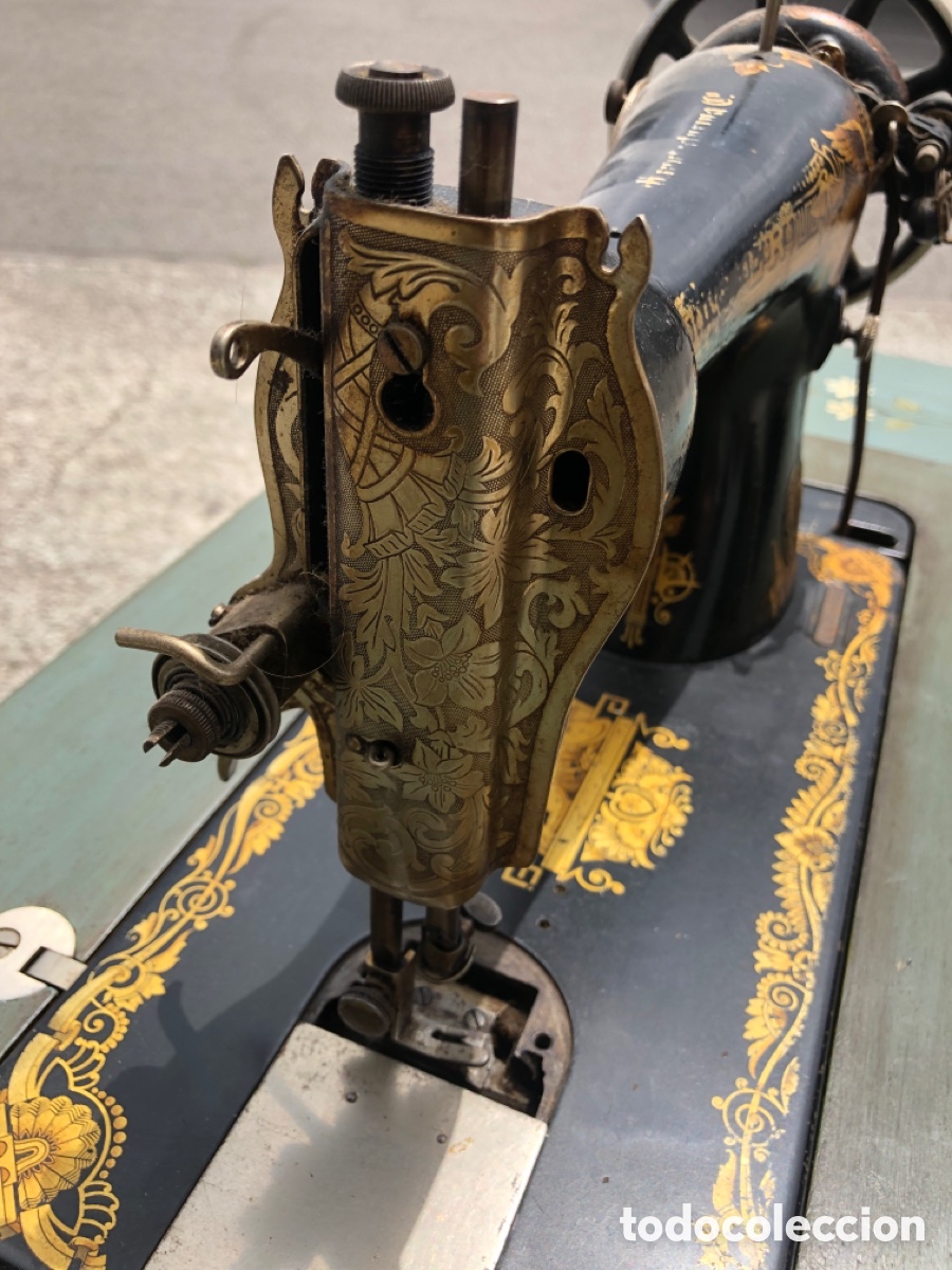 Antig&uuml;edades: Maquina de coser SINGER con mueble - Foto 10