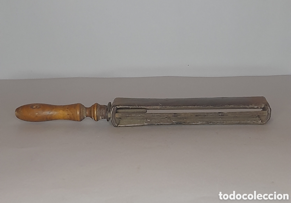 Antig&uuml;edades: Antiguo asentador de navajas. - Foto 2
