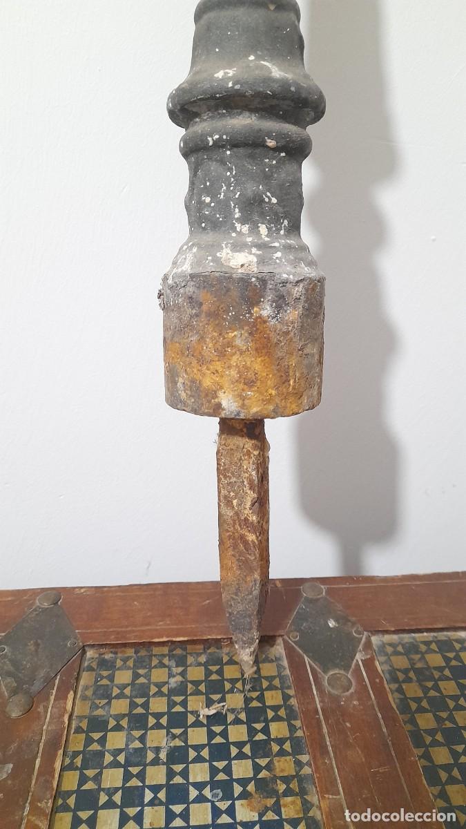 Antig&uuml;edades: Balaustre para barandilla escalera de forja hierro - Foto 2