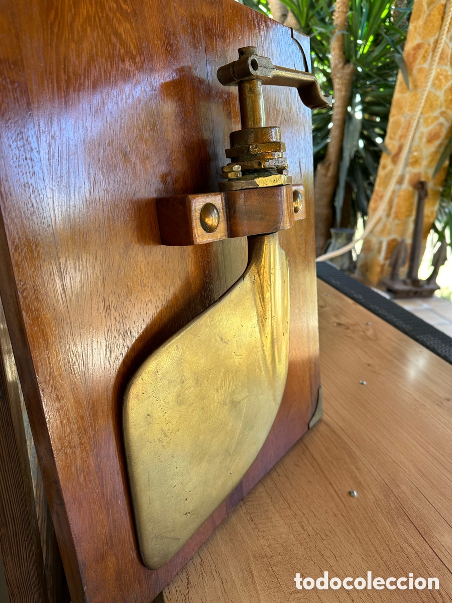Antig&uuml;edades: Eje con pala tim&oacute;n bronce Riva. - Foto 5