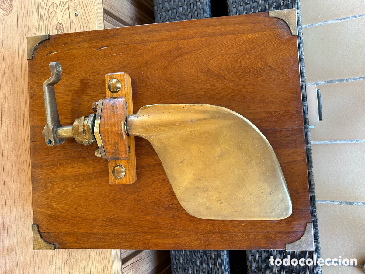 Antig&uuml;edades: Eje con pala tim&oacute;n bronce Riva. - Foto 7