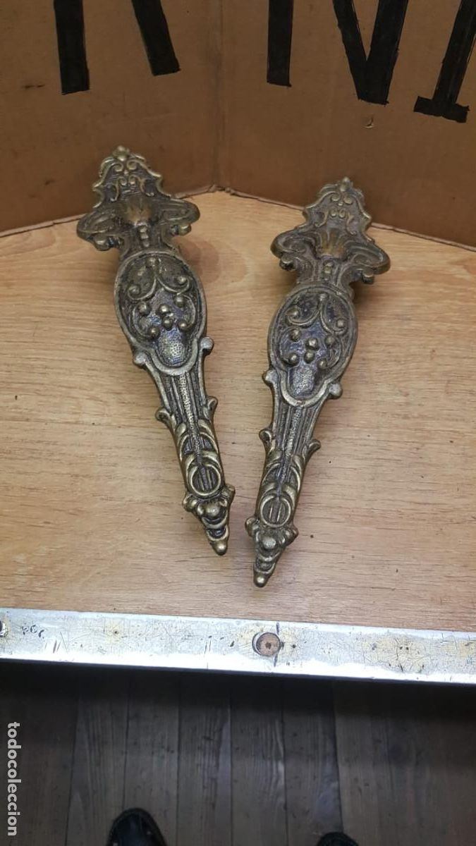 Antig&uuml;edades: ANTIGUOS TIRADORES DE BRONCE - Foto 1
