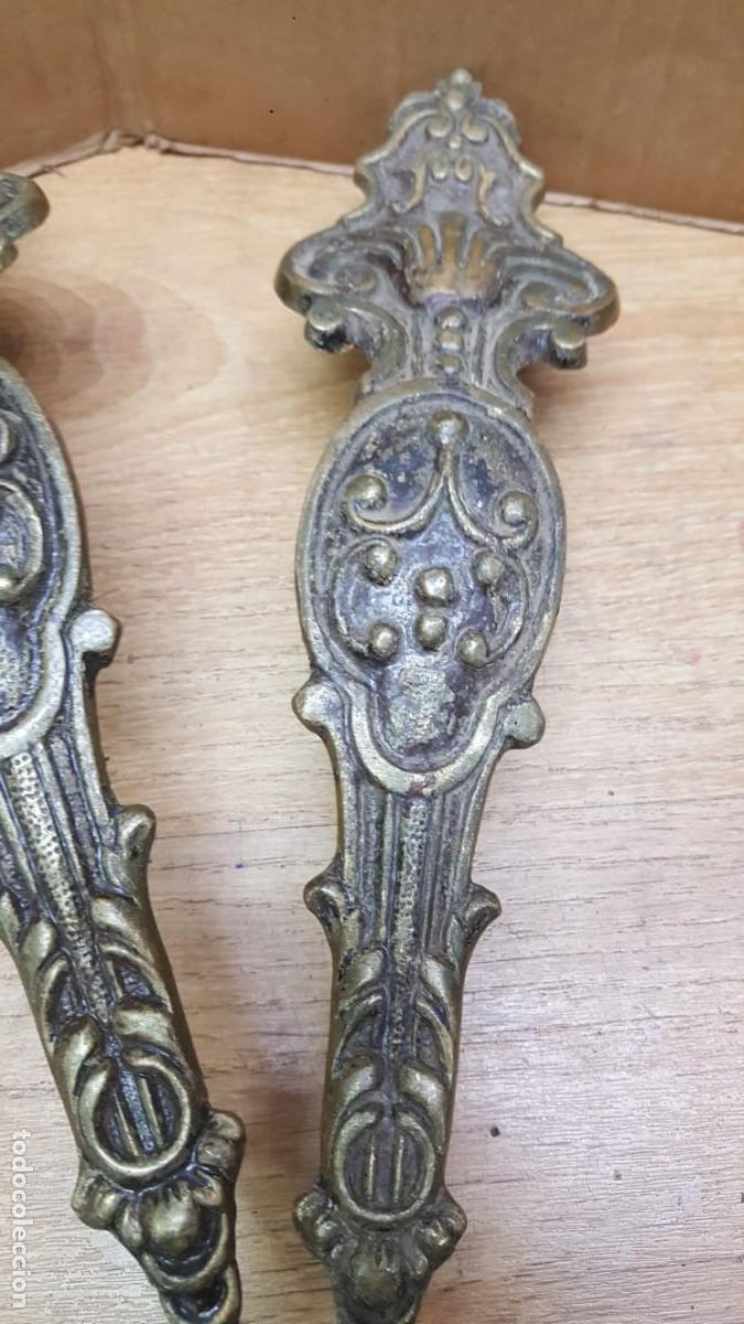 Antig&uuml;edades: ANTIGUOS TIRADORES DE BRONCE - Foto 3