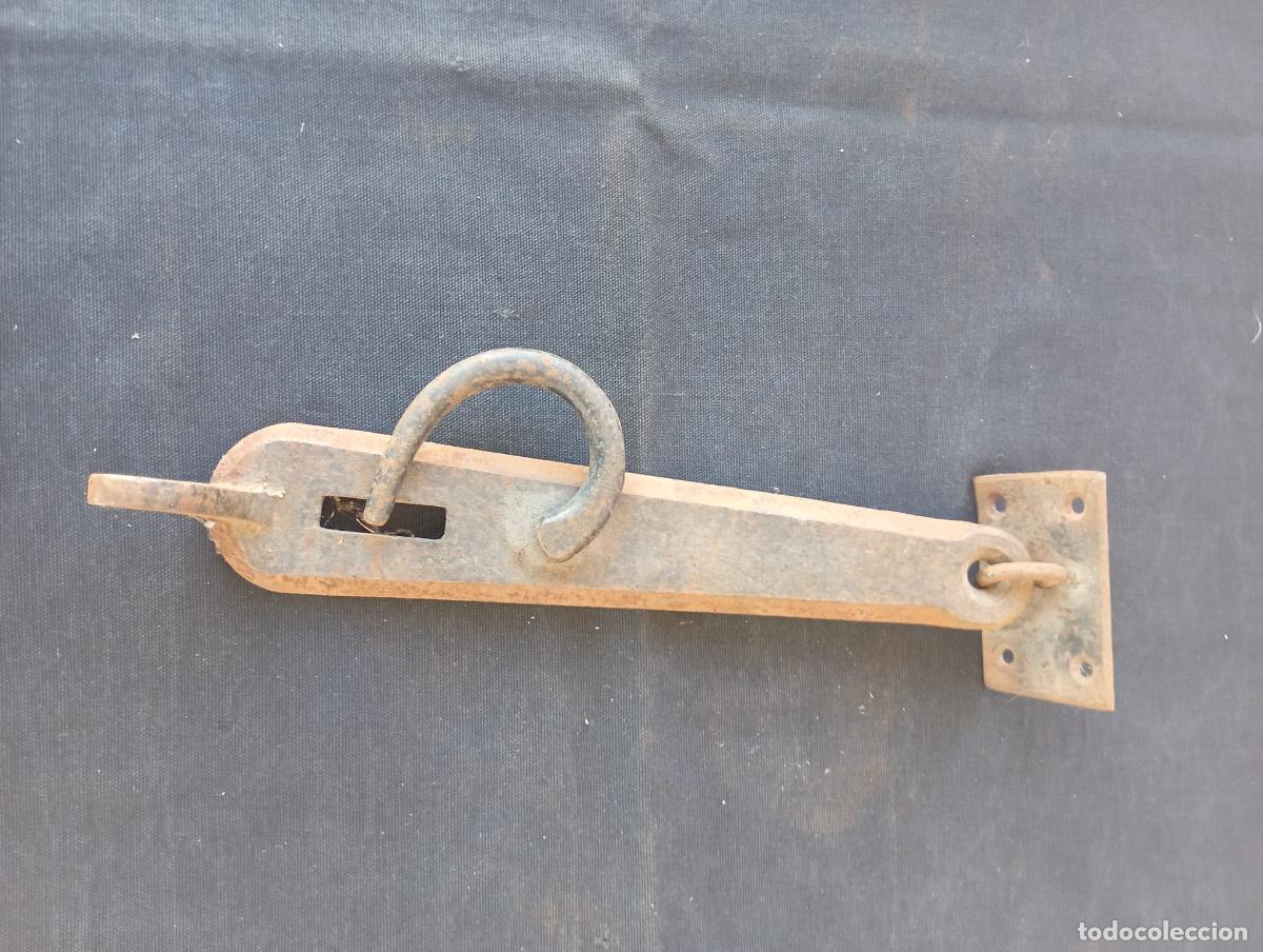 Antig&uuml;edades: Muy Antiguo Pestillo de forja. - Foto 1