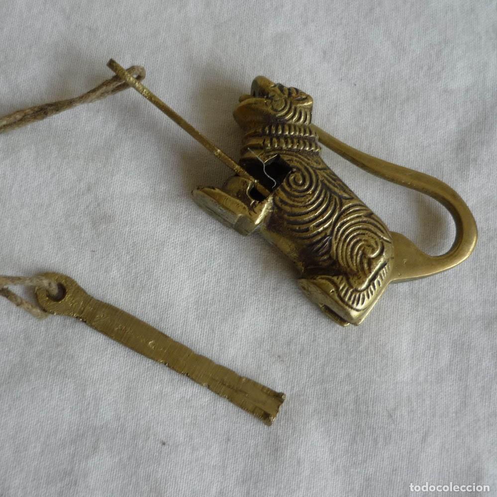 Antig&uuml;edades: Candado de bronce en forma de le&oacute;n - Foto 1