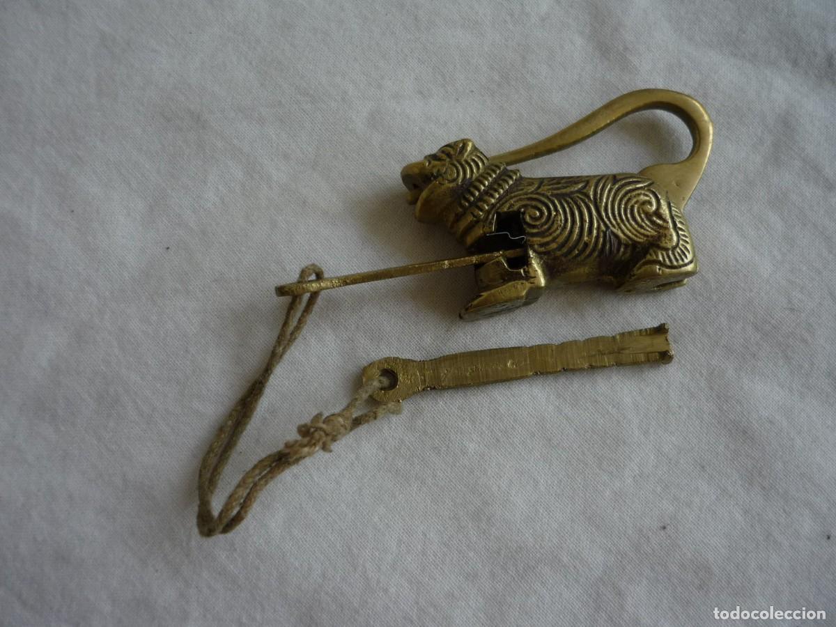 Antig&uuml;edades: Candado de bronce en forma de le&oacute;n - Foto 2