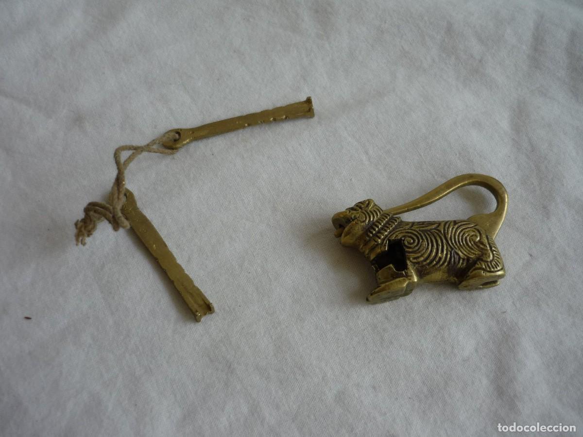 Antig&uuml;edades: Candado de bronce en forma de le&oacute;n - Foto 4