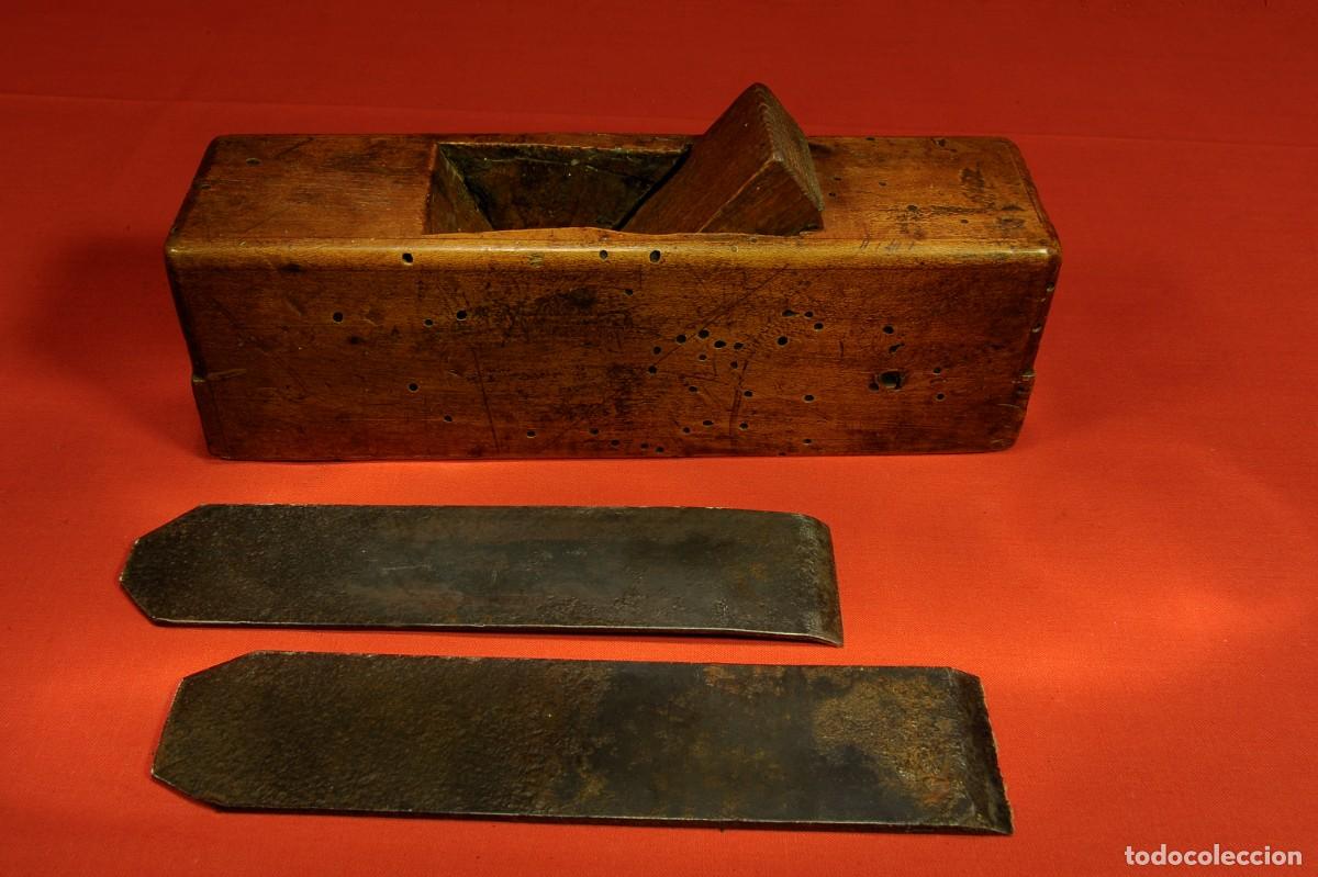 Antig&uuml;edades: Antiguo cepillo de carpintero de Nogal de 21 cm - Foto 5
