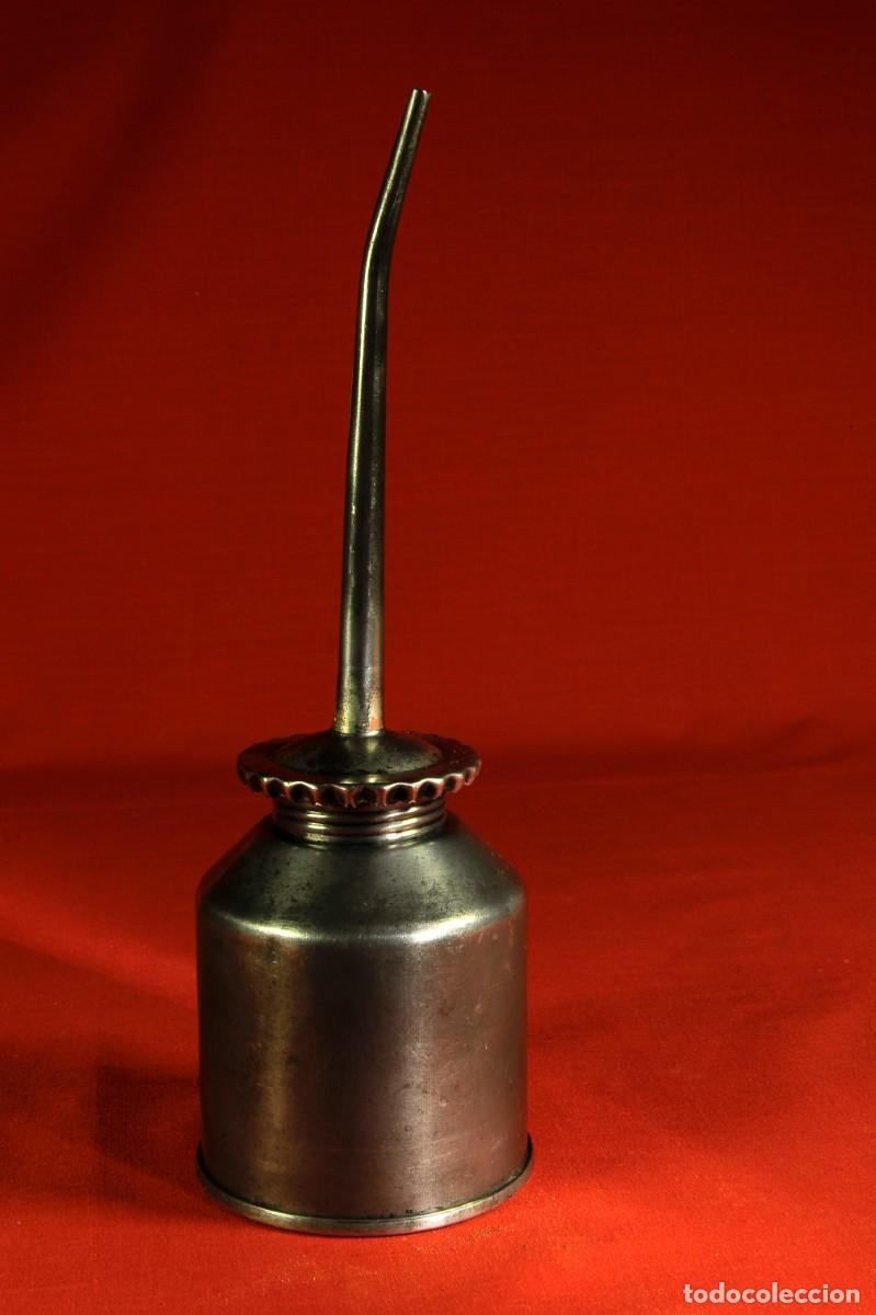 Antig&uuml;edades: Antigua Aceitera de Hierro - Foto 2