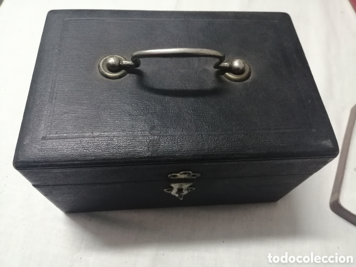 Antig&uuml;edades: Caja con material m&eacute;dico - Foto 1