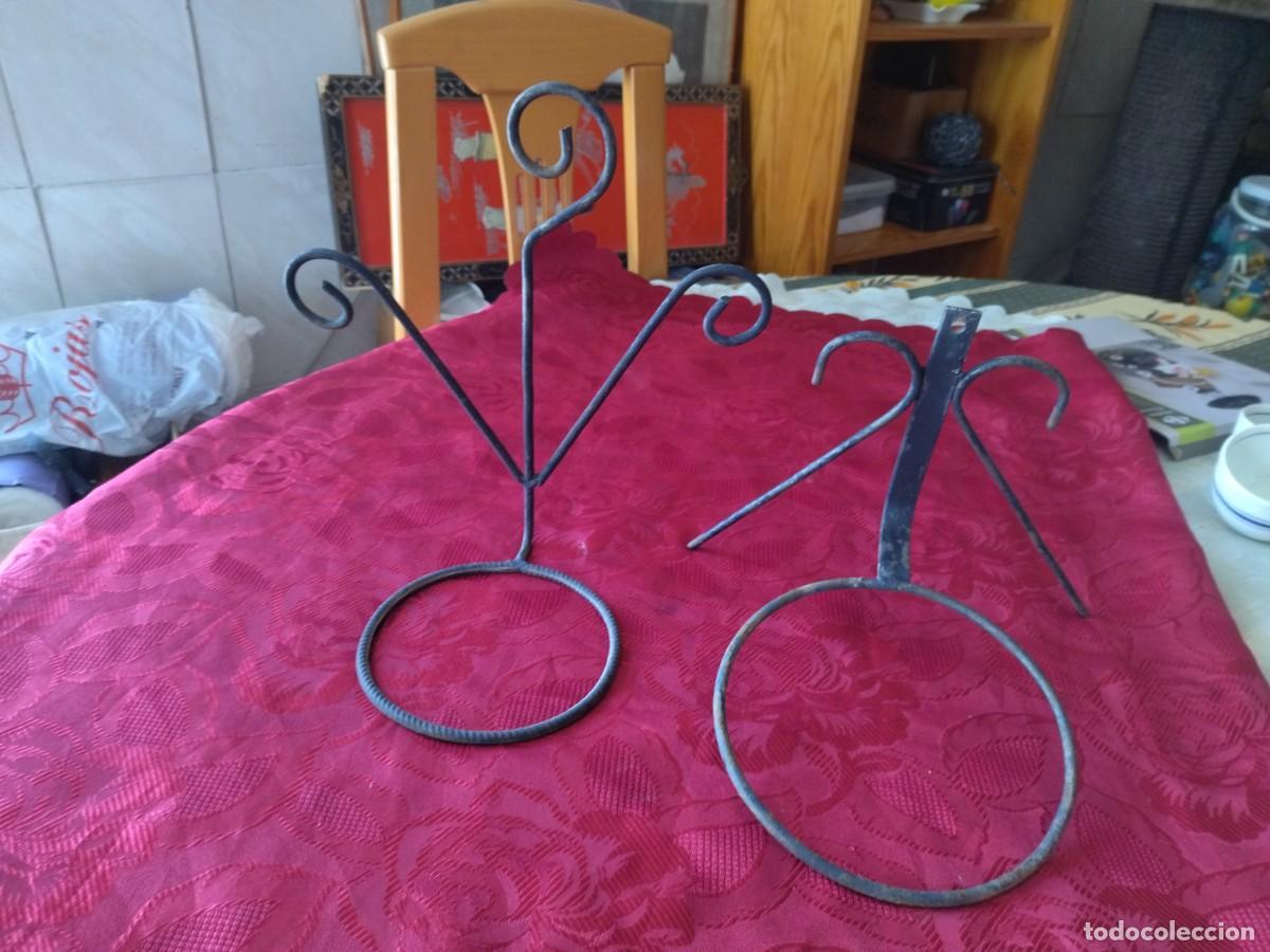 Antig&uuml;edades: Lote de 2 porta macetas de forja, para colgar. - Foto 2