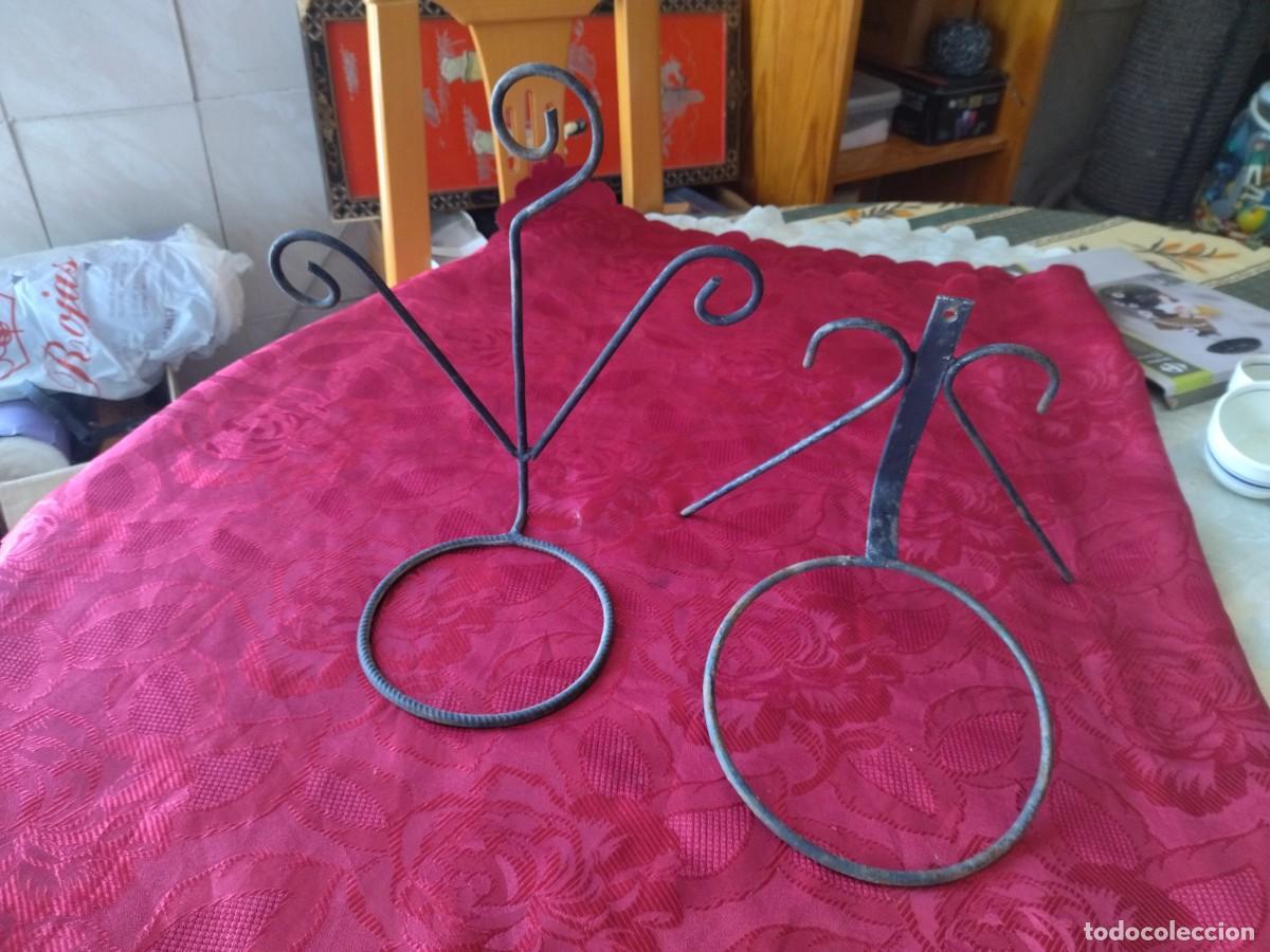 Antig&uuml;edades: Lote de 2 porta macetas de forja, para colgar. - Foto 3