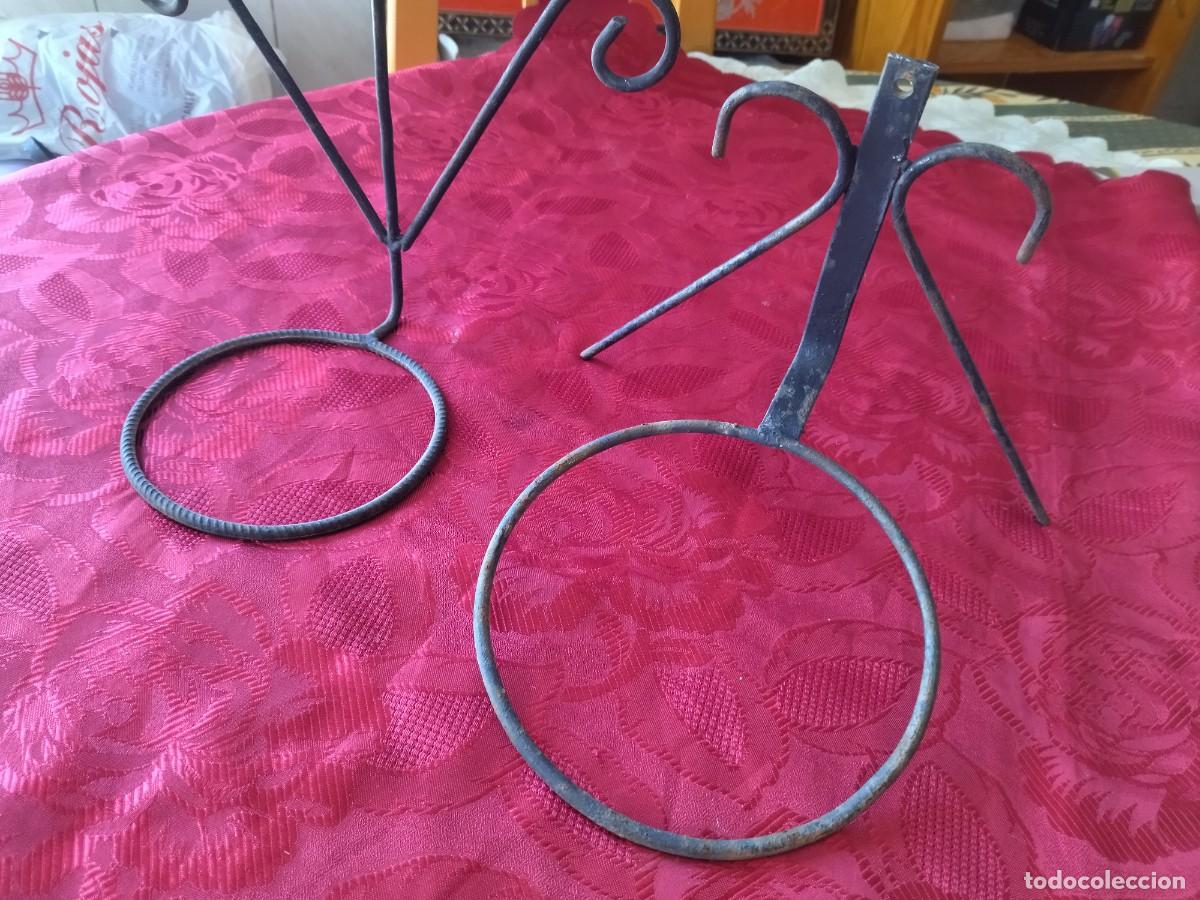 Antig&uuml;edades: Lote de 2 porta macetas de forja, para colgar. - Foto 5