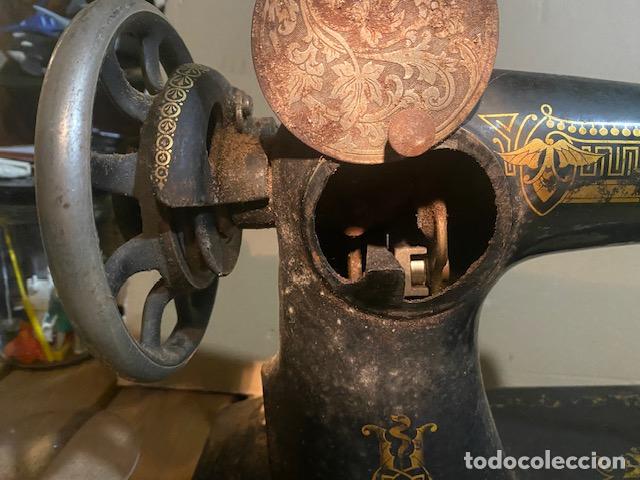 Antig&uuml;edades: Singer. Maquina de coser antigua. - Foto 8
