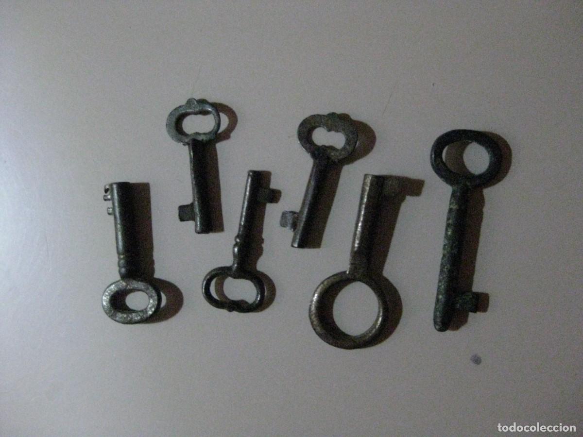 Antig&uuml;edades: SEIS PRECIOSAS Y ANTIGUAS MINI LLAVES - Foto 1