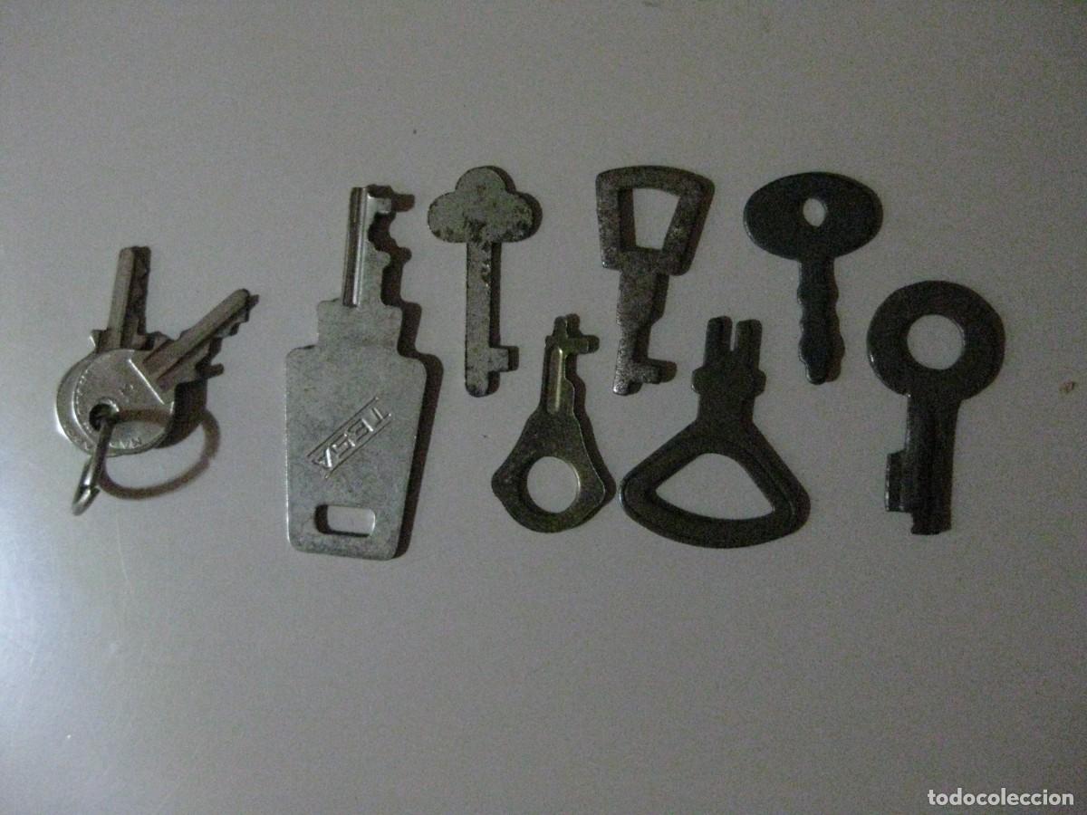 Antig&uuml;edades: OCHO PRECIOSAS Y ANTIGUAS MINI LLAVES - Foto 1