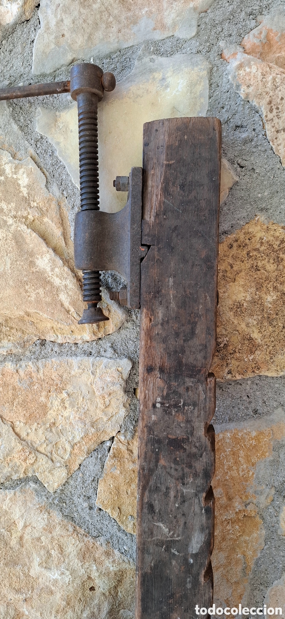 Antig&uuml;edades: Sargento gato de madera para carpintero. Cremallera. 180 cms. - Foto 1