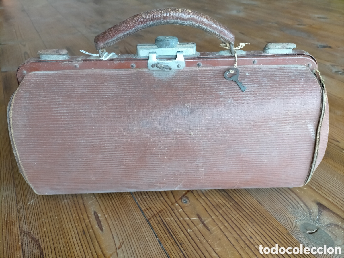 Antig&uuml;edades: Antiguo malet&iacute;n de m&eacute;dico marr&oacute;n con llave y asa - Foto 2