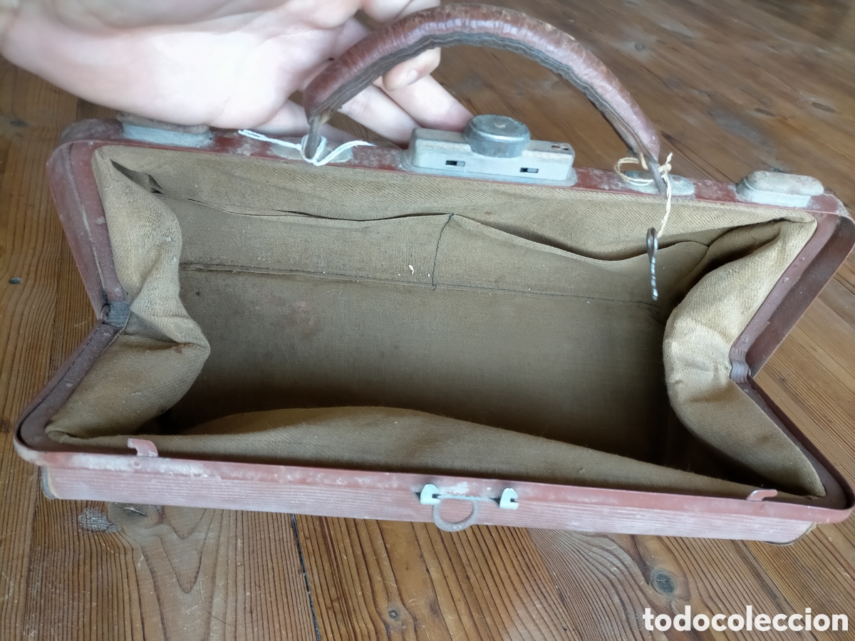 Antig&uuml;edades: Antiguo malet&iacute;n de m&eacute;dico marr&oacute;n con llave y asa - Foto 6