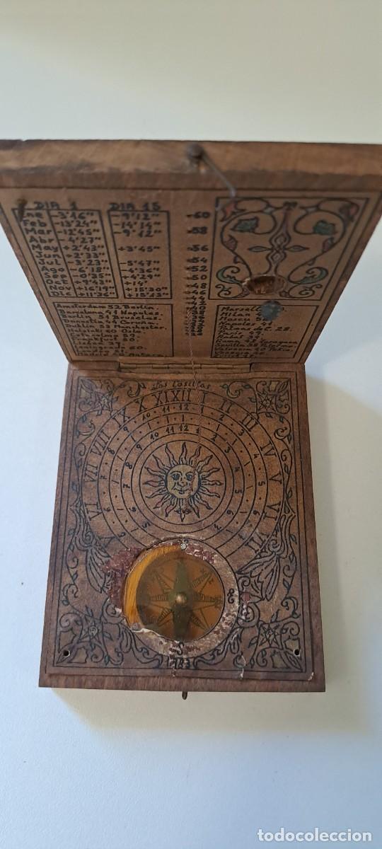 Antig&uuml;edades: Reloj de sol de madera, con br&uacute;jula y p&eacute;ndulo - Foto 1