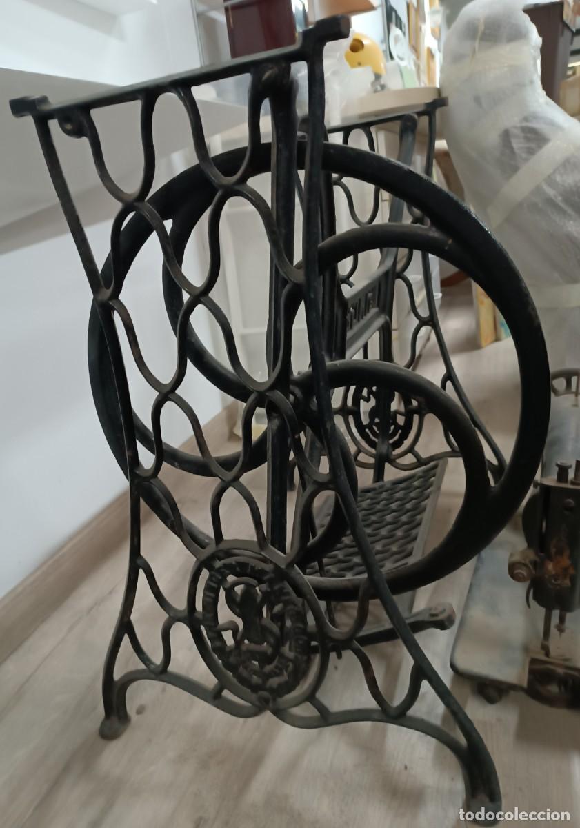 Antig&uuml;edades: M&Aacute;QUINA DE COSER SINGER CON MUEBLE - Foto 5