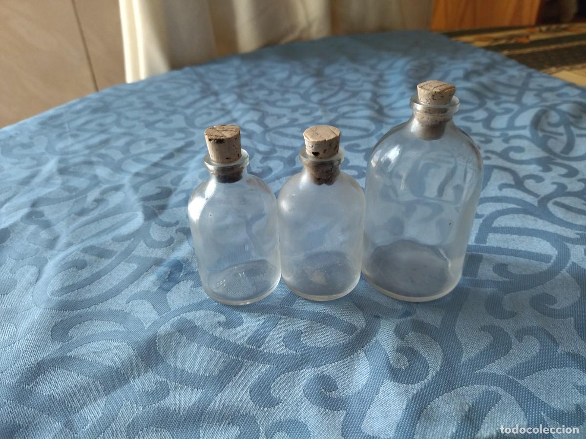 Antig&uuml;edades: Lote de 3 botellas de cristal de botica . - Foto 1