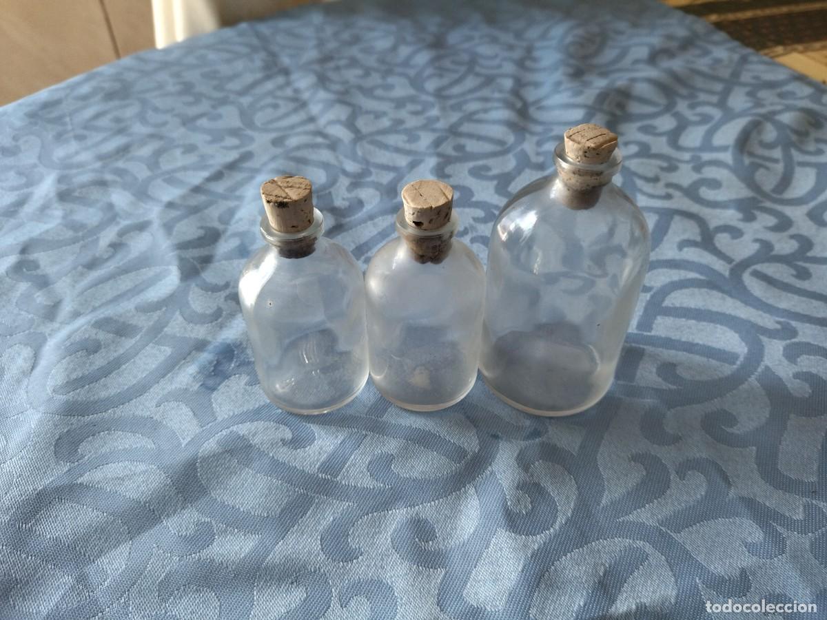 Antig&uuml;edades: Lote de 3 botellas de cristal de botica . - Foto 2