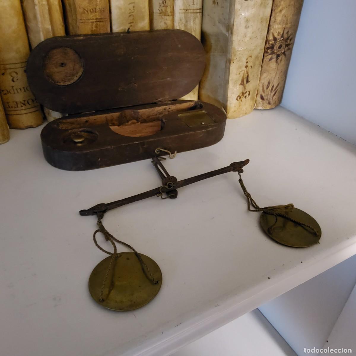 Antig&uuml;edades: ANTIGUA BALANZA CON ESTUCHE DE MADERA - Foto 2