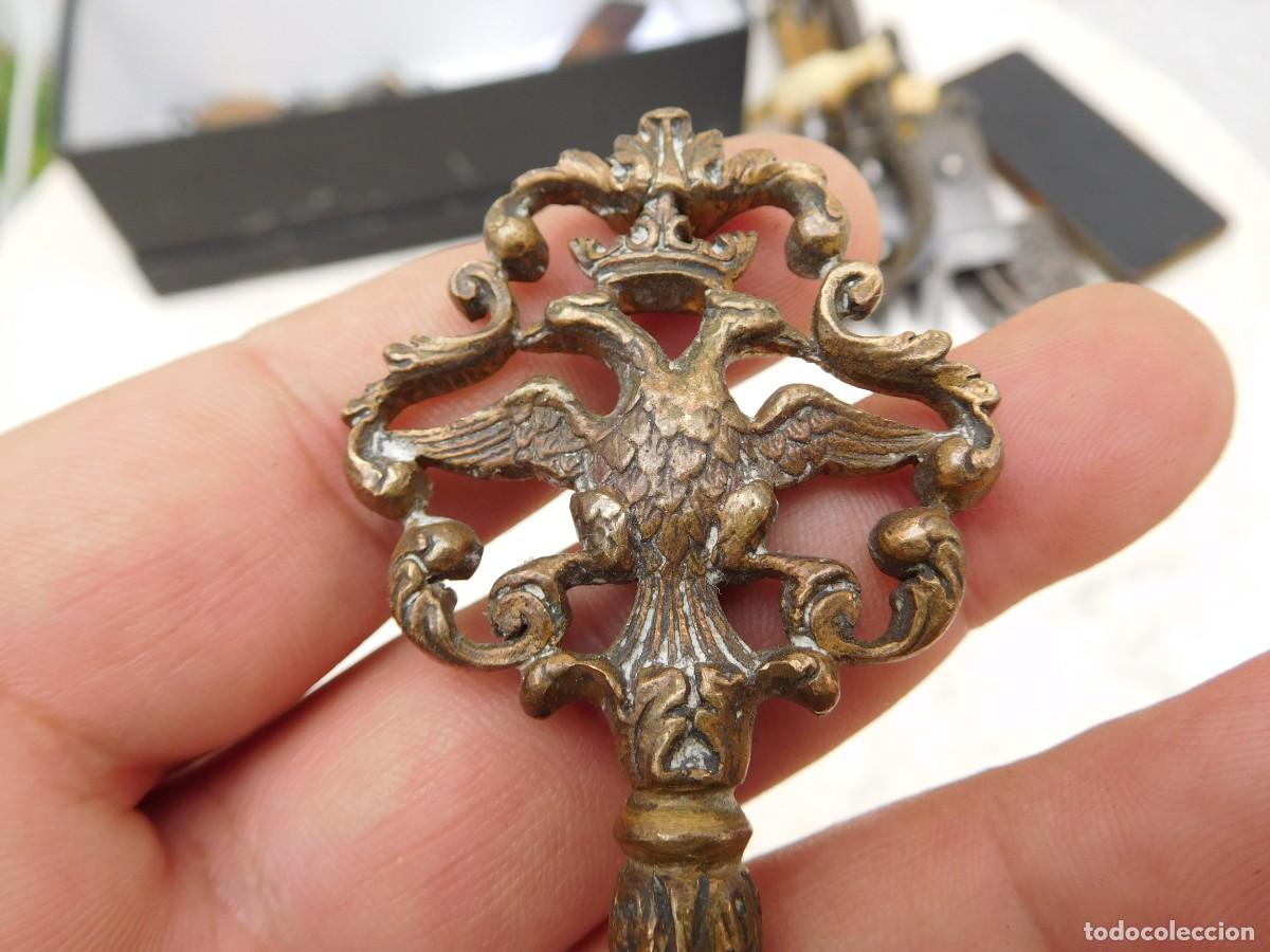 Antig&uuml;edades: Llave antigua de bronce &aacute;guila bicefala coronada - Foto 3