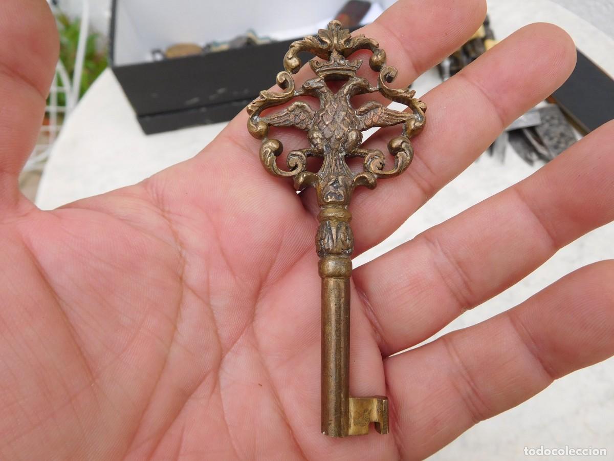 Antig&uuml;edades: Llave antigua de bronce &aacute;guila bicefala coronada - Foto 5