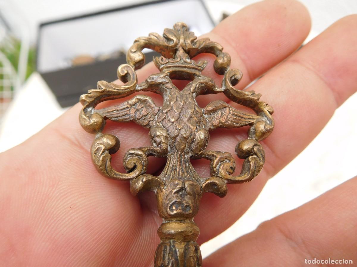 Antig&uuml;edades: Llave antigua de bronce &aacute;guila bicefala coronada - Foto 6