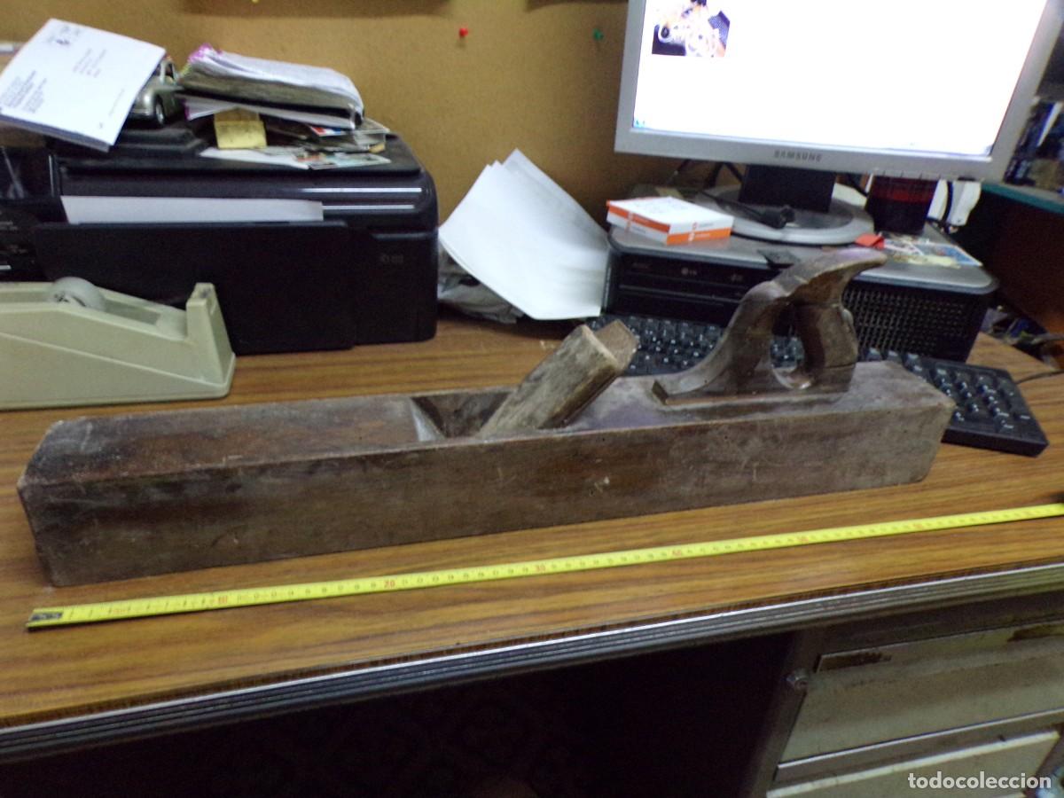 Antig&uuml;edades: ESTAMOS LIQUIDANDO. gran garlopa cepillo herramienta carpintero - Foto 1
