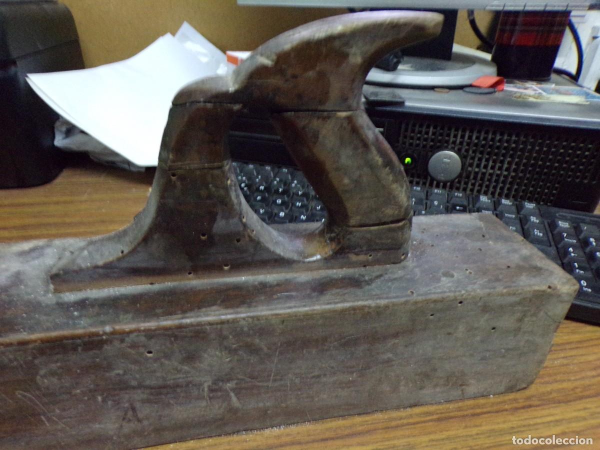 Antig&uuml;edades: ESTAMOS LIQUIDANDO. gran garlopa cepillo herramienta carpintero - Foto 4