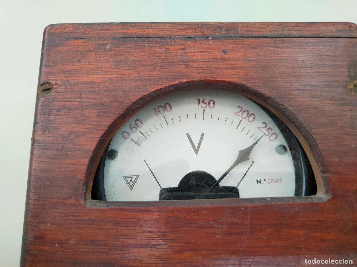 Antig&uuml;edades: Volt&iacute;metro antiguo con caja de madera - Foto 4