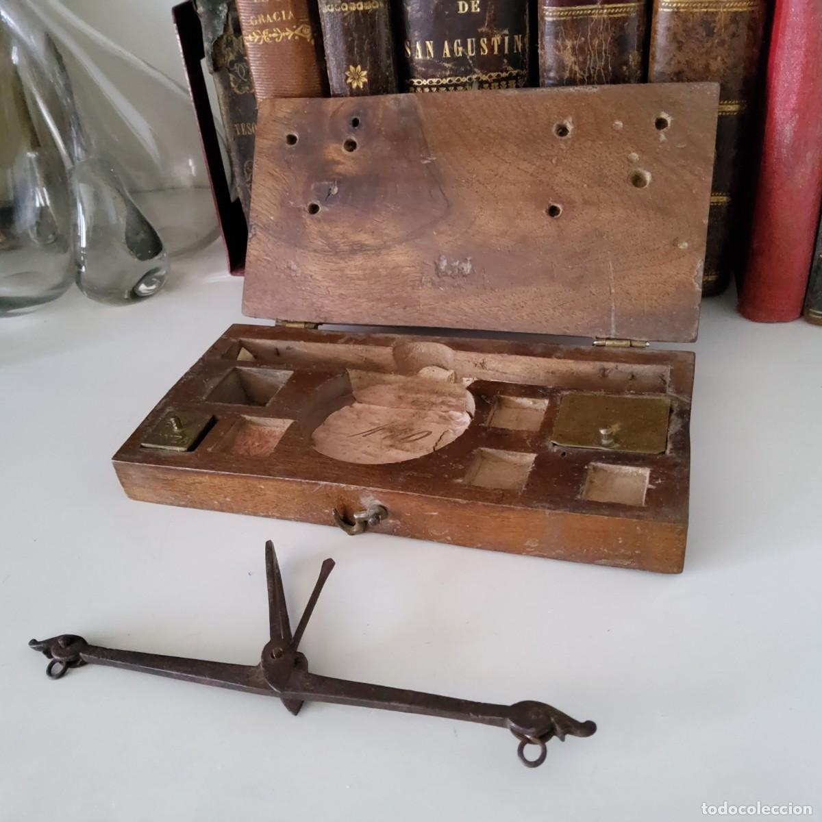 Antig&uuml;edades: ANTIGUA BALANZA CON ESTUCHE DE MADERA INCOMPLETA - Foto 3