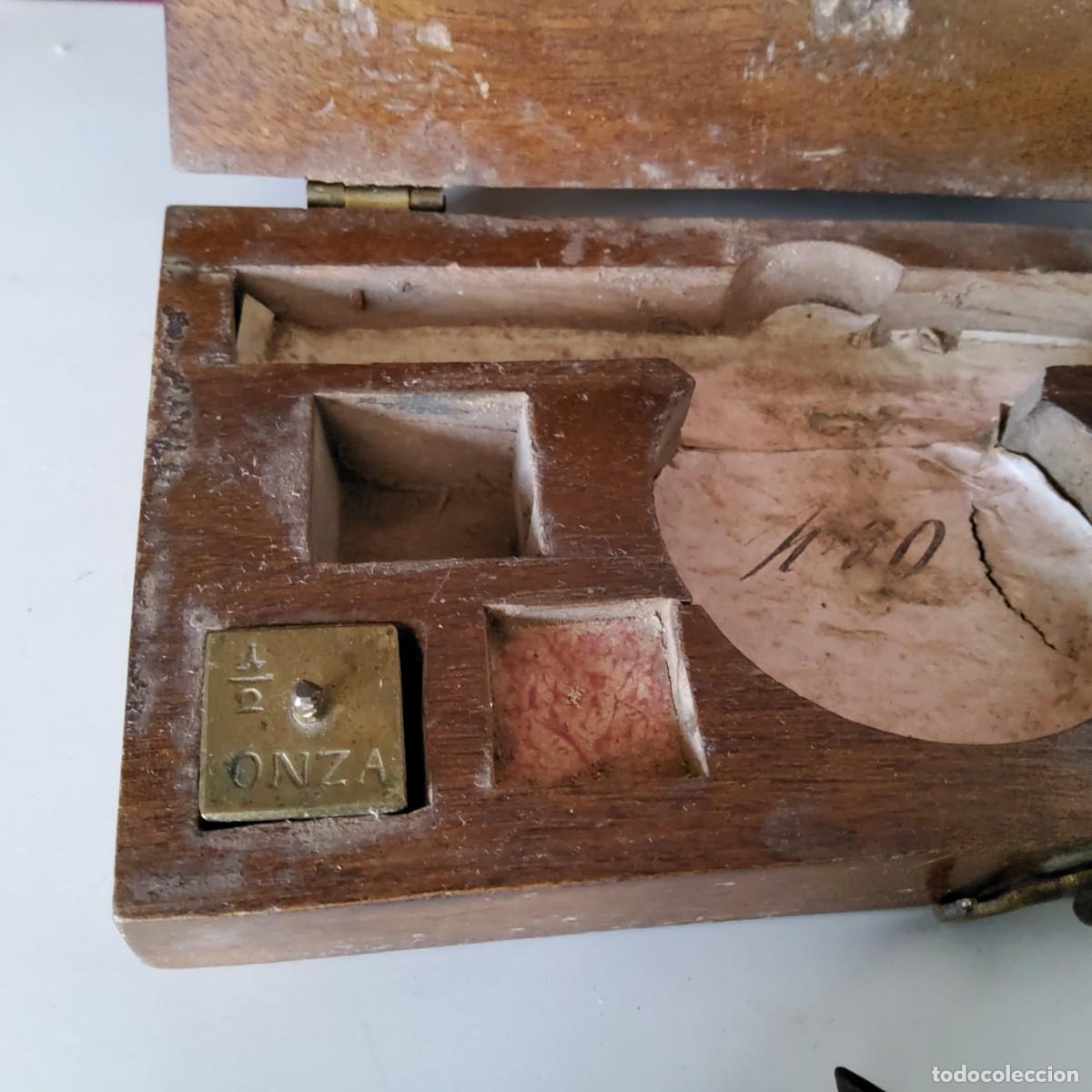 Antig&uuml;edades: ANTIGUA BALANZA CON ESTUCHE DE MADERA INCOMPLETA - Foto 4